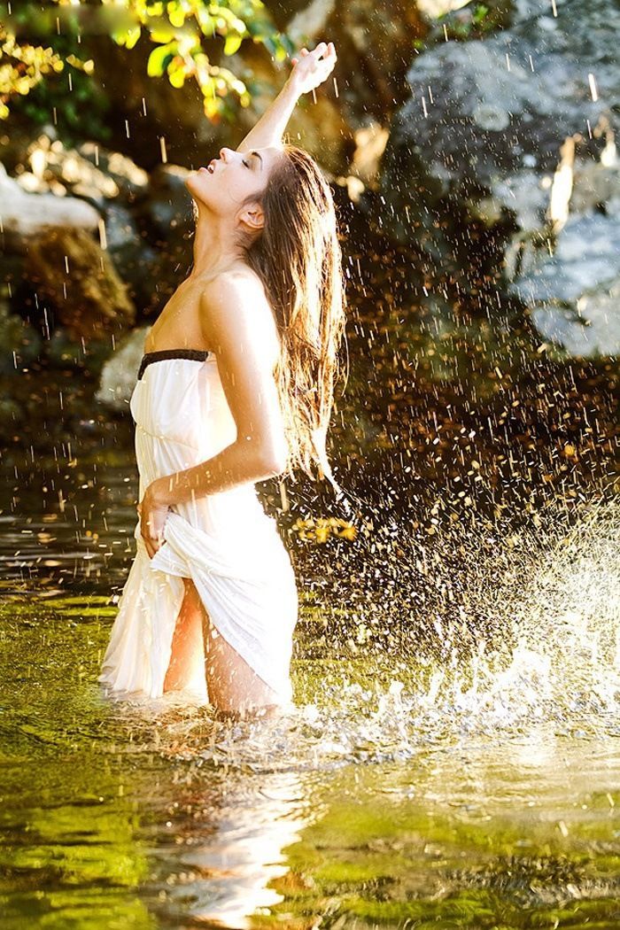 Marie Avgeropoulos in Campo Grande