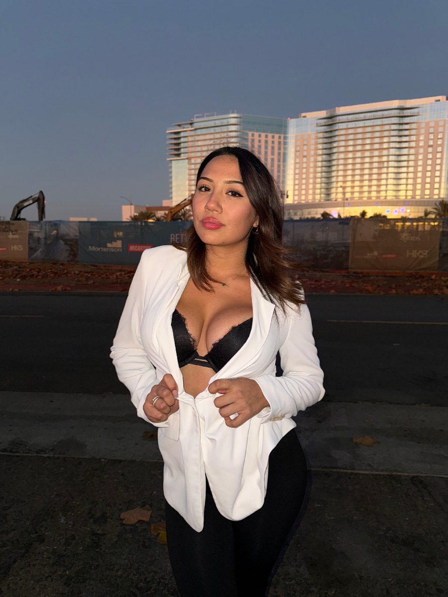 Take a pause and enjoy Ali Cruz — streaming from Campo Grande