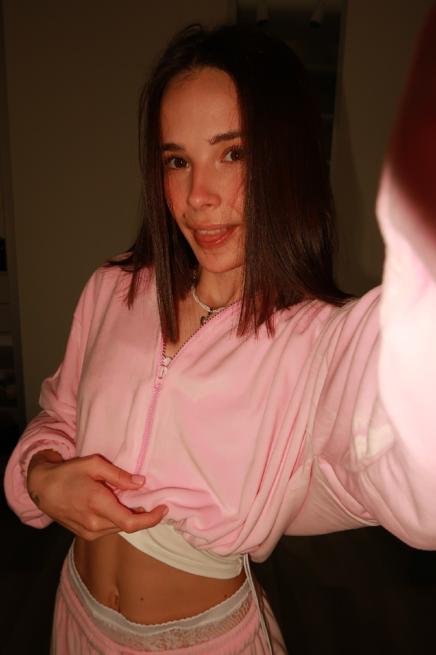 Tina brings the glow — live moments in Campo Grande